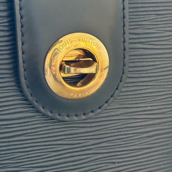 NWOT *Authentic* Louis Vuitton Black Vintage Cluny Epi Leather Shoulder Bag - Picture 7 of 9